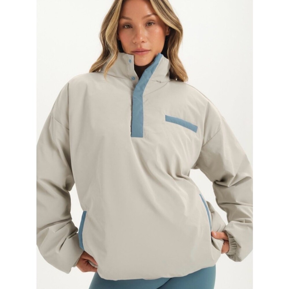 Set Active Limited Edition Cream Puffer with Blue Trim